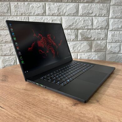 Ігровий ноутбук Б-клас Razer Blade 15 RZ09-0367 / 15.6" (1920x1080) IPS / Intel Core i7-8750H (6 (12) ядер по 2.2 - 4.1 GHz) / 16 GB DDR4 / 512 GB SSD / nVidia GeForce GTX 1070 Max-Q, 8 GB GDDR5, 256-bit / WebCam