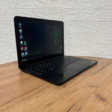 Ігровий ноутбук Б-клас Razer Blade 14 RZ09-0195 / 14" (1920x1080) IPS / Intel Core i7-7700HQ (4 (8) ядра по 2.8 - 3.8 GHz) / 16 GB DDR4 / 256 GB SSD NVMe / nVidia GeForce GTX 1060, 6 GB GDDR5, 192-bit / WebCam