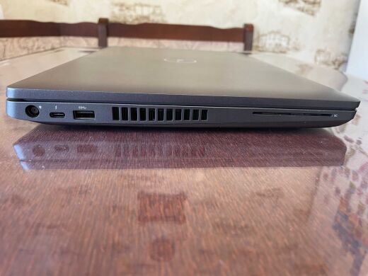 Ультрабук Dell Latitude 5501 / 15.6" (1920x1080) IPS / Intel Core i7-9850H (6 (12) ядер по 2.6 - 4.6 GHz) / 16 GB DDR4 / 512 GB SSD / Intel UHD Graphics 630 / WebCam