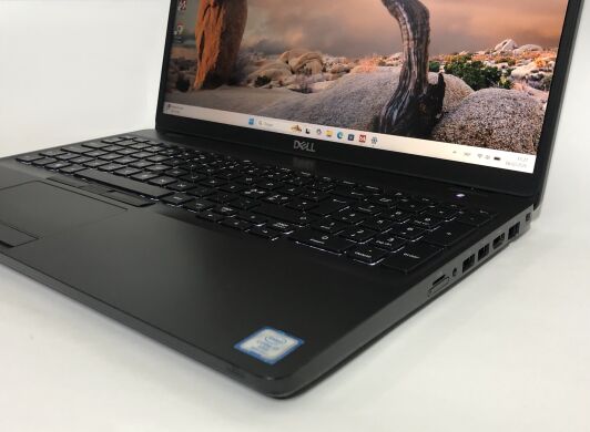 Игровой ноутбук Dell Latitude 5501 / 15.6" (1920x1080) IPS / Intel Core i7-9850H (6 (12) ядра по 2.6 - 4.6 GHz) / 16 GB DDR4 / 512 GB SSD / nVidia GeForce MX150, 2 GB GDDR5, 64-bit / WebCam / Win 11 Pro