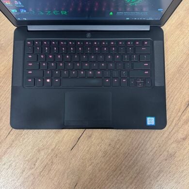 Ігровий ноутбук Б-клас Razer Blade 14 RZ09-0195 / 14" (1920x1080) IPS / Intel Core i7-7700HQ (4 (8) ядра по 2.8 - 3.8 GHz) / 16 GB DDR4 / 256 GB SSD NVMe / nVidia GeForce GTX 1060, 6 GB GDDR5, 192-bit / WebCam