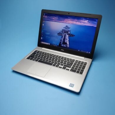 Ноутбук Dell Inspiron 15 5570 / 15.6" (1920x1080) TN / Intel Core i5-8250U (4 (8) ядра по 1.6 - 3.4 GHz) / 8 GB DDR4 / 240 GB SSD / Intel UHD Graphics 620 / WebCam / Win 10 Pro