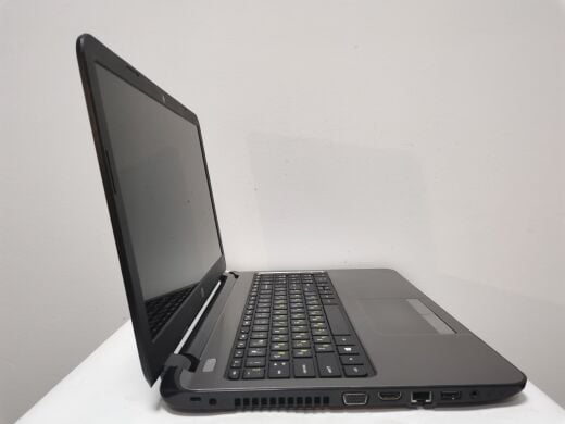 Ноутбук HP 250 G3 / 15.6" (1366x768) TN / Intel Core i3-4005U (2 (4) ядра по 1.7 GHz) / 4 GB DDR3 / 120 GB SSD / WebCam Ноутбук HP 250 G3 / 15.6" (1366x768) TN / Intel Core i3-4005U (2 (4) ядра по 1.7 GHz) / 4 GB DDR3 / 120 GB SSD / WebCam