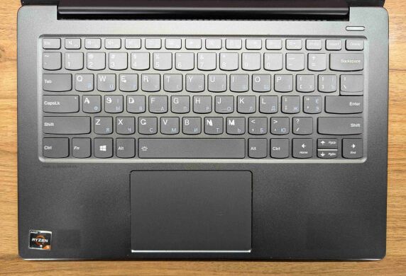 Ультрабук Lenovo IdeaPad 530s-14ARR / 14" (1920x1080) IPS / AMD Ryzen 5-2500U (4 (8) ядра по 2.0 - 3.6 GHz) / 8 GB DDR4 / 256 GB SSD / AMD Radeon Vega 8 Graphics / WebCam / Windows 10