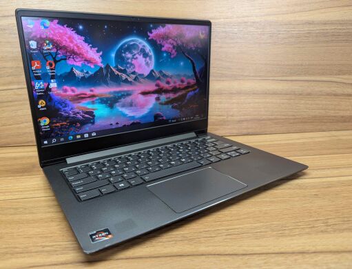 Ультрабук Lenovo IdeaPad 530s-14ARR / 14" (1920x1080) IPS / AMD Ryzen 5-2500U (4 (8) ядра по 2.0 - 3.6 GHz) / 8 GB DDR4 / 256 GB SSD / AMD Radeon Vega 8 Graphics / WebCam / Windows 10