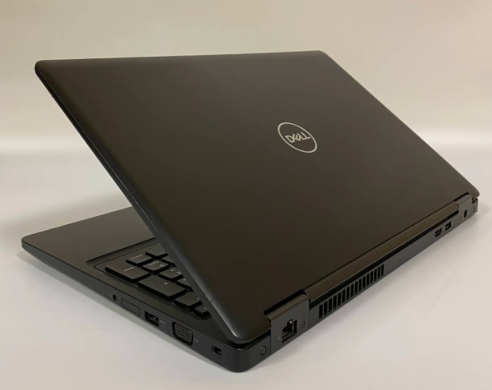 Рабочая станция Б-класс Dell Precision 3530 / 15.6" (1920x1080) TN / Intel Core i5-8400H (4 (8) ядра по 2.5 - 4.2 GHz) / 16 GB DDR4 / 512 GB SSD / nVidia Quadro P600, 4 GB GDDR5, 128-bit / WebCam + Беспроводная мышка