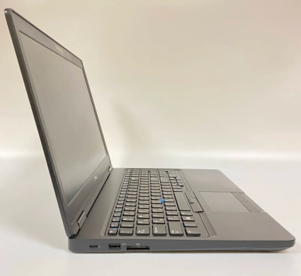 Рабочая станция Б-класс Dell Precision 3530 / 15.6" (1920x1080) TN / Intel Core i5-8400H (4 (8) ядра по 2.5 - 4.2 GHz) / 16 GB DDR4 / 512 GB SSD / nVidia Quadro P600, 4 GB GDDR5, 128-bit / WebCam + Беспроводная мышка