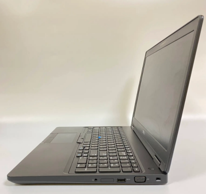 Рабочая станция Б-класс Dell Precision 3530 / 15.6" (1920x1080) TN / Intel Core i5-8400H (4 (8) ядра по 2.5 - 4.2 GHz) / 16 GB DDR4 / 512 GB SSD / nVidia Quadro P600, 4 GB GDDR5, 128-bit / WebCam + Беспроводная мышка