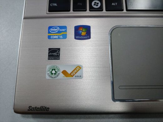 Toshiba Satellite P875-S7200 / 17" (1600x900) TN / Intel Core i5-3210M (2 (4) ядра по 2.5 - 3.1 GHz) / 8 GB DDR3 / 240 GB SSD / WebCam / DVD-RW