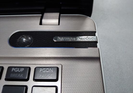 Toshiba Satellite P875-S7200 / 17" (1600x900) TN / Intel Core i5-3210M (2 (4) ядра по 2.5 - 3.1 GHz) / 8 GB DDR3 / 240 GB SSD / WebCam / DVD-RW