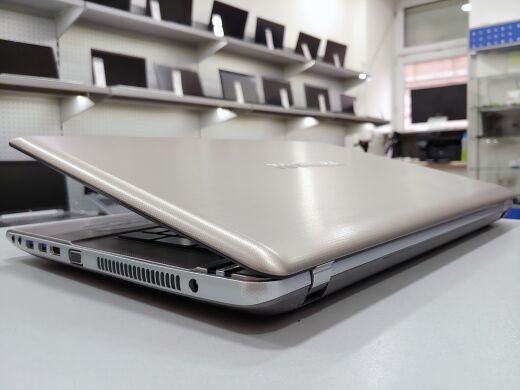 Toshiba Satellite P875-S7200 / 17" (1600x900) TN / Intel Core i5-3210M (2 (4) ядра по 2.5 - 3.1 GHz) / 8 GB DDR3 / 240 GB SSD / WebCam / DVD-RW