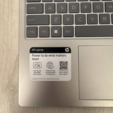 Ультрабук HP 15-fd0445nr / 15.6" (1366x768) TN / Intel Core i5-1235U (10 (12) ядер 3.3 - 4.4 GHz) / 8 GB DDR4 / 256 GB SSD / Intel Iris Xe Graphics / WebCam