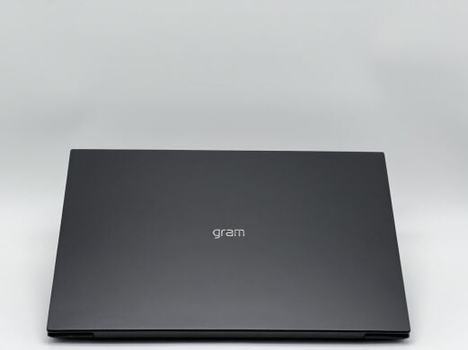 Ультрабук LG Gram 16Z90Q / 16" (2560x1600) IPS / Intel Core i7-1260P (12 (16) ядер по 3.4 - 4.7 GHz) / 16 GB DDR5 / 480 GB SSD / Intel Iris Xe Graphics / WebCam