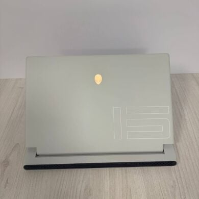 Ігровий ноутбук Б-клас Dell Alienware X15 R1 White / 15.6" (1920x1080) IPS / Intel Core i7-11800H (8 (16) ядер по 2.3 - 4.6 GHz) / 16 GB DDR4 / 512 GB SSD NVMe / nVidia GeForce RTX 3070, 8 GB GDDR6, 256-bit / WebCam