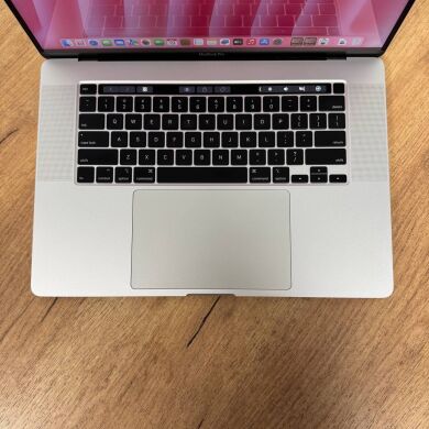 Ігровий ультрабук Apple MacBook Pro 16 2019 A2141 / 16" (3072x1920) IPS / Intel Core i9-9980HK (8 (16) ядер по 2.3 - 5.0 GHz) / 32 GB DDR4 / 1000 GB SSD / AMD Radeon Pro 5500M, 8 GB GDDR6, 128-bit / WebCam / MacOS