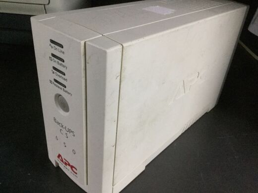 ДБЖ APC Back-UPS 650 CS (BK650EI) / 230 V / 650 V&middot;А / 400W / 4 виходи / RS-232 / Без АКБ