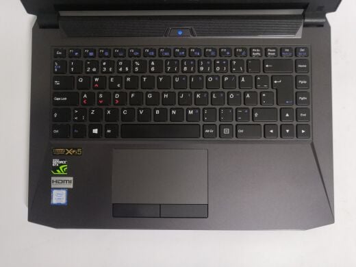 Ігровий ноутбук Tuxedo Clevo P641HK / 14" (1920x1080) IPS / Intel Core i7-7700HQ (4 (8) ядра по 2.8 - 3.8 GHz) / 16 GB DDR4 / 512 GB SSD / nVidia GeForce GTX 1050 Ti, 4 GB GDDR5, 128-bit / WebCam / Win 10 Pro Ігровий ноутбук Tuxedo Clevo P641HK / 14" (1920x1080) IPS / Intel Core i7-7700HQ (4 (8) ядра по 2.8 - 3.8 GHz) / 16 GB DDR4 / 512 GB SSD / nVidia GeForce GTX 1050 Ti, 4 GB GDDR5, 128-bit / WebCam / Win 10 Pro