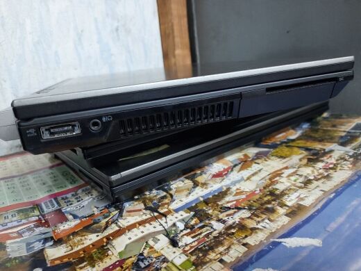 Ноутбук Dell Latitude E4310 / 13.3" (1366x768) TN / Intel Core i5-540M (2 (4) ядра по 2.53 - 3.07 GHz) / 4 GB DDR3 / 250 GB HDD / Intel HD Graphics / WebCam / DVD-RW / АКБ не тримає Ноутбук Dell Latitude E4310 / 13.3" (1366x768) TN / Intel Core i5-540M (2 (4) ядра по 2.53 - 3.07 GHz) / 4 GB DDR3 / 250 GB HDD / Intel HD Graphics / WebCam / DVD-RW / АКБ не тримає