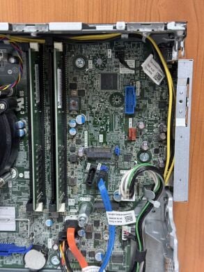 Компьютер Dell Precision 3430 SFF / Intel Core i7-8700 (6 (12) ядер по 3.2 -4.6 GHz) / 16 GB DDR4 / 250 GB SSD / Intel UHD Graphics 630 / 200W / DisplayPort / HDMI