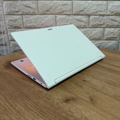 Ігровий ультрабук Б-клас Acer ConceptD CM515-51 / 15.6" (3840x2160) IPS / Intel Core i7-8705G (4 (8) ядра по 3.1 - 4.1 GHz) / 16 GB DDR4 / 512 GB SSD / AMD Radeon RX Vega M GL, 4 GB HBM2, 1024-bit / WebCam