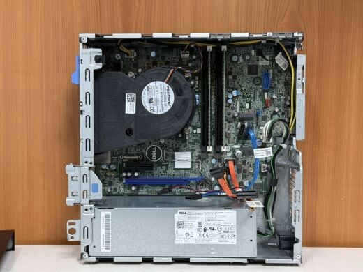 Компьютер Dell Precision 3430 SFF / Intel Core i7-8700 (6 (12) ядер по 3.2 -4.6 GHz) / 16 GB DDR4 / 250 GB SSD / Intel UHD Graphics 630 / 200W / DisplayPort / HDMI