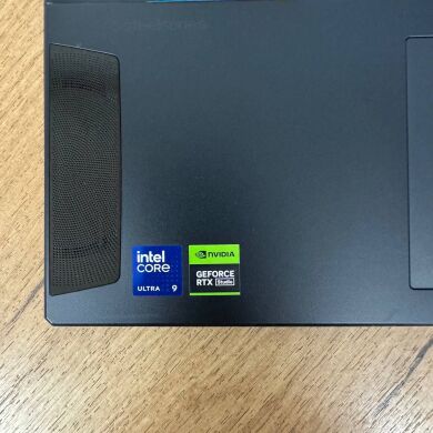 Игровой ноутбук Б-класс MSI Stealth 18 AI Studio A1VHG / 18" (3840x2400) IPS / Intel Core Ultra 9 185H (16 (22) ядер по 1.8 - 5.1 GHz) / 32 GB DDR5 / 1000 GB SSD / nVidia GeForce RTX 4080, 12 GB GDDR6, 192-bit / WebCam Игровой ноутбук Б-класс MSI Stealth 18 AI Studio A1VHG / 18" (3840x2400) IPS / Intel Core Ultra 9 185H (16 (22) ядер по 1.8 - 5.1 GHz) / 32 GB DDR5 / 1000 GB SSD / nVidia GeForce RTX 4080, 12 GB GDDR6, 192-bit / WebCam