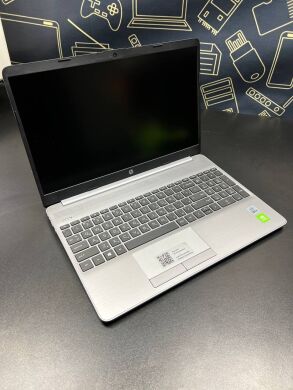 Игровой ноутбук HP 250 G8 / 15.6" (1920x1080) TN / Intel Core i5-1035G1 (4 (8) ядра по 1.0 - 3.6 GHz) / 8 GB DDR4 / 256 GB SSD / nVidia GeForce MX130, 2 GB GDDR5, 64-bit / WebCam 