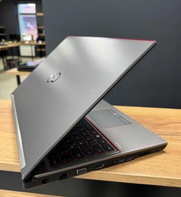 Мобильная рабочая станция Fujitsu Celsius H760 / 15.6" (1920x1080) IPS / Intel Core i7-6820HQ (4 (8) ядра по 2.7 - 3.6 GHz) / 32 GB DDR4 / 1000 GB SSD / nVidia Quadro M2000M, 4 GB GDDR5, 128-bit / WebCam / Win 10 Pro