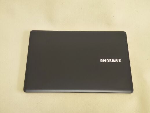 Ноутбук Samsung ATIV Book 9 Pro NP940Z5L / 15.6" (3840x2160) IPS Touch / Intel Core i7-6700HQ (4 (8) ядра по 2.6 - 3.5 GHz) / 16 GB DDR4 / 256 GB SSD / nVidia GeForce GTX 950M, 2 GB GDDR5, 128-bit / WeCam