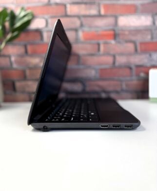 Нетбук Dell Latitude 3190 / 11.6" (1366x768) TN / Intel Pentium Silver N5000 (4 ядра по 1.1 - 2.7 GHz) / 4 GB DDR4 / 128 GB SSD / Intel UHD Graphics 605 / WebCam Нетбук Dell Latitude 3190 / 11.6" (1366x768) TN / Intel Pentium Silver N5000 (4 ядра по 1.1 - 2.7 GHz) / 4 GB DDR4 / 128 GB SSD / Intel UHD Graphics 605 / WebCam