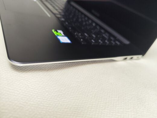 Ноутбук Samsung ATIV Book 9 Pro NP940Z5L / 15.6" (3840x2160) IPS Touch / Intel Core i7-6700HQ (4 (8) ядра по 2.6 - 3.5 GHz) / 16 GB DDR4 / 256 GB SSD / nVidia GeForce GTX 950M, 2 GB GDDR5, 128-bit / WeCam