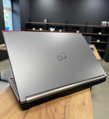 Мобильная рабочая станция Fujitsu Celsius H760 / 15.6" (1920x1080) IPS / Intel Core i7-6820HQ (4 (8) ядра по 2.7 - 3.6 GHz) / 32 GB DDR4 / 1000 GB SSD / nVidia Quadro M2000M, 4 GB GDDR5, 128-bit / WebCam / Win 10 Pro