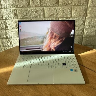 Ультрабук Samsung Galaxy Book Ion Silver NP950XCJ-K02US / 15.6" (1920x1080) IPS / Intel Core i7-10510U (4 (8) ядра по 1.8 - 4.9 GHz) / 16 GB DDR4 / 512 GB SSD / Intel UHD Graphics / WebCam Ультрабук Samsung Galaxy Book Ion Silver NP950XCJ-K02US / 15.6" (1920x1080) IPS / Intel Core i7-10510U (4 (8) ядра по 1.8 - 4.9 GHz) / 16 GB DDR4 / 512 GB SSD / Intel UHD Graphics / WebCam