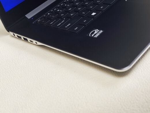 Ноутбук Samsung ATIV Book 9 Pro NP940Z5L / 15.6" (3840x2160) IPS Touch / Intel Core i7-6700HQ (4 (8) ядра по 2.6 - 3.5 GHz) / 16 GB DDR4 / 256 GB SSD / nVidia GeForce GTX 950M, 2 GB GDDR5, 128-bit / WeCam