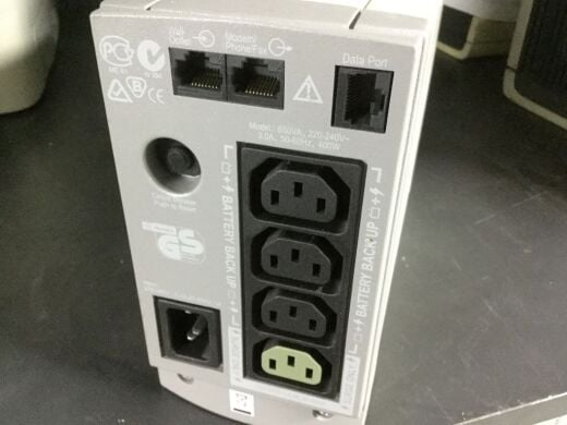 ДБЖ APC Back-UPS 650 CS (BK650EI) / 230 V / 650 V&middot;А / 400W / 4 виходи / RS-232 / Без АКБ