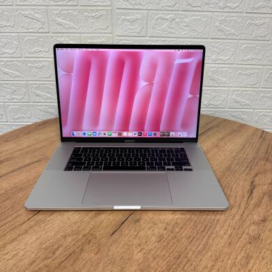 Ігровий ультрабук Apple MacBook Pro 16 2019 A2141 / 16" (3072x1920) IPS / Intel Core i9-9980HK (8 (16) ядер по 2.3 - 5.0 GHz) / 32 GB DDR4 / 1000 GB SSD / AMD Radeon Pro 5500M, 8 GB GDDR6, 128-bit / WebCam / MacOS