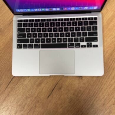 Ультрабук Apple MacBook Air 13 2020 A2337 / 13.3" (2560x1600) IPS / Apple M1 (8 ядер по 2.1 - 3.2 GHz) / 8 GB DDR3 / 256 GB SSD / Apple M1 Graphics / WebCam / MacOS Ультрабук Apple MacBook Air 13 2020 A2337 / 13.3" (2560x1600) IPS / Apple M1 (8 ядер по 2.1 - 3.2 GHz) / 8 GB DDR3 / 256 GB SSD / Apple M1 Graphics / WebCam / MacOS