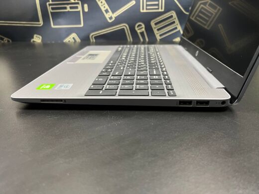 Игровой ноутбук HP 250 G8 / 15.6" (1920x1080) TN / Intel Core i5-1035G1 (4 (8) ядра по 1.0 - 3.6 GHz) / 8 GB DDR4 / 256 GB SSD / nVidia GeForce MX130, 2 GB GDDR5, 64-bit / WebCam 