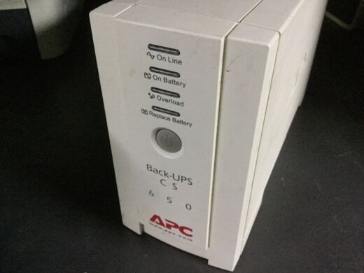 ДБЖ APC Back-UPS 650 CS (BK650EI) / 230 V / 650 V&middot;А / 400W / 4 виходи / RS-232 / Без АКБ