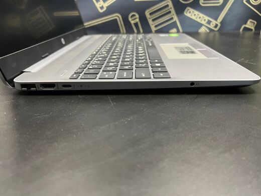 Игровой ноутбук HP 250 G8 / 15.6" (1920x1080) TN / Intel Core i5-1035G1 (4 (8) ядра по 1.0 - 3.6 GHz) / 8 GB DDR4 / 256 GB SSD / nVidia GeForce MX130, 2 GB GDDR5, 64-bit / WebCam 