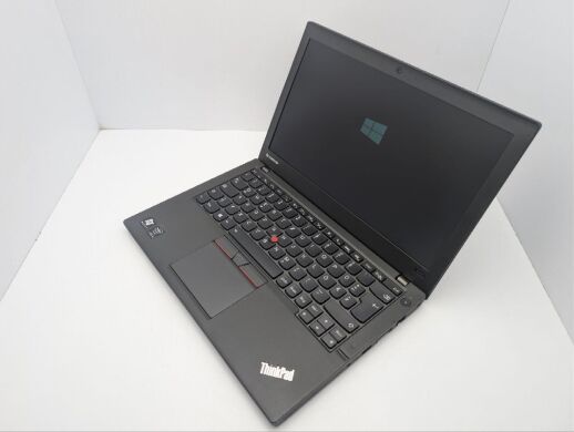 Нетбук Lenovo ThinkPad X250 / 12.5" (1366x768) TN / Intel Core i5-5200U (2 (4) ядра по 2.2 - 2.7 GHz) / 8 GB DDR3 / 180 GB SSD / Intel HD Graphics 5500 / WebCam