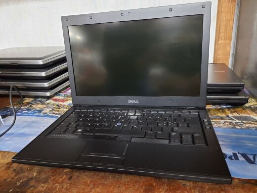 Ноутбук Dell Latitude E4310 / 13.3" (1366x768) TN / Intel Core i5-540M (2 (4) ядра по 2.53 - 3.07 GHz) / 4 GB DDR3 / 250 GB HDD / Intel HD Graphics / WebCam / DVD-RW / АКБ не тримає Ноутбук Dell Latitude E4310 / 13.3" (1366x768) TN / Intel Core i5-540M (2 (4) ядра по 2.53 - 3.07 GHz) / 4 GB DDR3 / 250 GB HDD / Intel HD Graphics / WebCam / DVD-RW / АКБ не тримає
