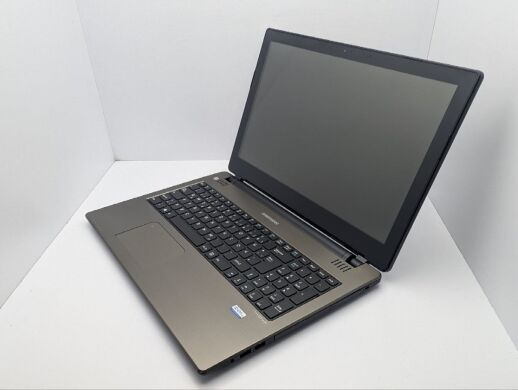 Ноутбук Medion E6239E / 15.6" (1366x768) TN Touch / Intel Pentium N3530 (4 ядра по 2.16 - 2.58 GHz) / 8 GB DDR3 / 120 GB SSD / Intel HD Graphics / WebCam / DVD-ROM