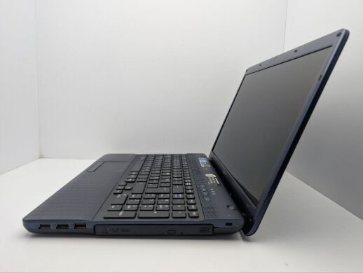Ноутбук Sony VPC EH2M1E / 15.6" (1366x768) TN / Intel Core i3-2330M (2 (4) ядра по 2.2 GHz) / 6 GB DDR3 / 640 GB HDD / nVidia GeForce 410M, 1 GB GDDR3, 64-bit / WebCam / DVD-ROM