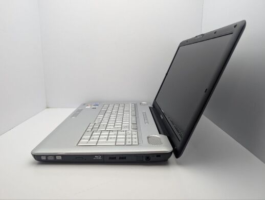 Ноутбук Toshiba Satellite L550 / 17.3" (1600x900) TN / Intel Core i3-330M (2 (4) ядра по 2.13 GHz) / 6 GB DDR3 / 320 GB HDD / AMD Radeon HD 4650, 1 GB GDDR3, 128-bit / WebCam / DVD-ROM Ноутбук Toshiba Satellite L550 / 17.3" (1600x900) TN / Intel Core i3-330M (2 (4) ядра по 2.13 GHz) / 6 GB DDR3 / 320 GB HDD / AMD Radeon HD 4650, 1 GB GDDR3, 128-bit / WebCam / DVD-ROM