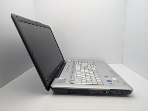 Ноутбук Toshiba Satellite L550 / 17.3" (1600x900) TN / Intel Core i3-330M (2 (4) ядра по 2.13 GHz) / 6 GB DDR3 / 320 GB HDD / AMD Radeon HD 4650, 1 GB GDDR3, 128-bit / WebCam / DVD-ROM Ноутбук Toshiba Satellite L550 / 17.3" (1600x900) TN / Intel Core i3-330M (2 (4) ядра по 2.13 GHz) / 6 GB DDR3 / 320 GB HDD / AMD Radeon HD 4650, 1 GB GDDR3, 128-bit / WebCam / DVD-ROM