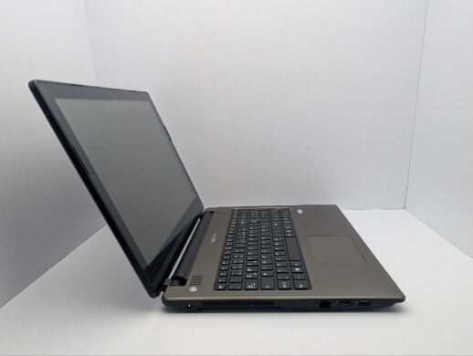 Ноутбук Medion E6239E / 15.6" (1366x768) TN Touch / Intel Pentium N3530 (4 ядра по 2.16 - 2.58 GHz) / 8 GB DDR3 / 120 GB SSD / Intel HD Graphics / WebCam / DVD-ROM