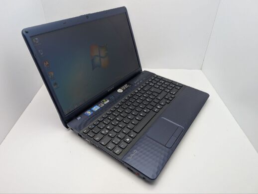 Ноутбук Sony VPC EH2M1E / 15.6" (1366x768) TN / Intel Core i3-2330M (2 (4) ядра по 2.2 GHz) / 6 GB DDR3 / 640 GB HDD / nVidia GeForce 410M, 1 GB GDDR3, 64-bit / WebCam / DVD-ROM