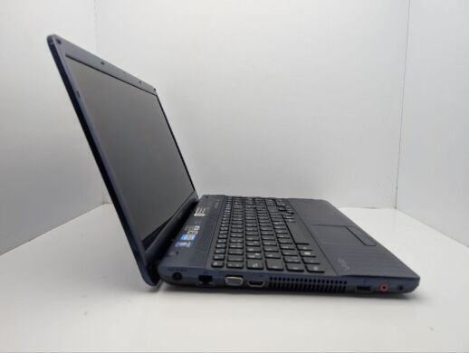 Ноутбук Sony VPC EH2M1E / 15.6" (1366x768) TN / Intel Core i3-2330M (2 (4) ядра по 2.2 GHz) / 6 GB DDR3 / 640 GB HDD / nVidia GeForce 410M, 1 GB GDDR3, 64-bit / WebCam / DVD-ROM