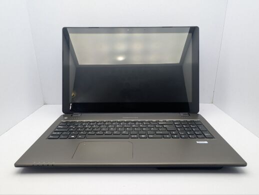 Ноутбук Medion E6239E / 15.6" (1366x768) TN Touch / Intel Pentium N3530 (4 ядра по 2.16 - 2.58 GHz) / 8 GB DDR3 / 120 GB SSD / Intel HD Graphics / WebCam / DVD-ROM
